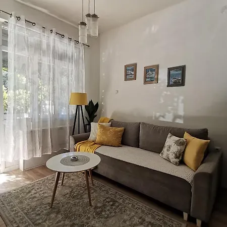 Ella, Cozy One-bedroom Close To Old Bridge In *