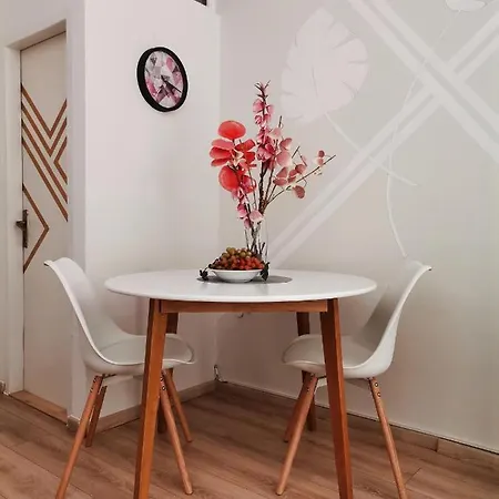Ella, Cozy One-bedroom Close To Old Bridge In *