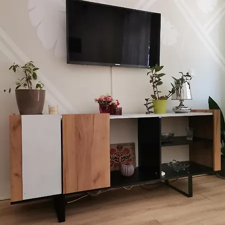 Ella, Cozy One-bedroom Close To Old Bridge In