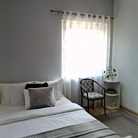 Ella, Cozy One-bedroom Close To Old Bridge In Lejlighed *