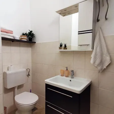 Lejlighed Ella, Cozy One-bedroom Close To Old Bridge In *