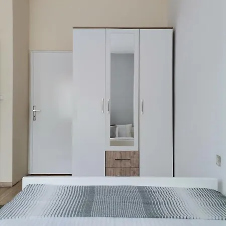 Ella, Cozy One-bedroom Close To Old Bridge In *