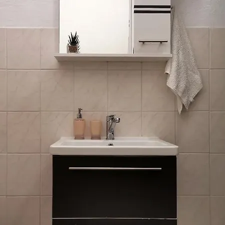 Ella, Cozy One-bedroom Close To Old Bridge In Lejlighed